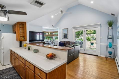 11 Lake Trail East Wayne NJ 07470