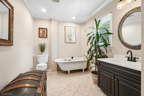 11 Lake Trail East Wayne NJ 07470
