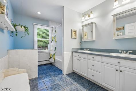 11 Lake Trail East Wayne NJ 07470