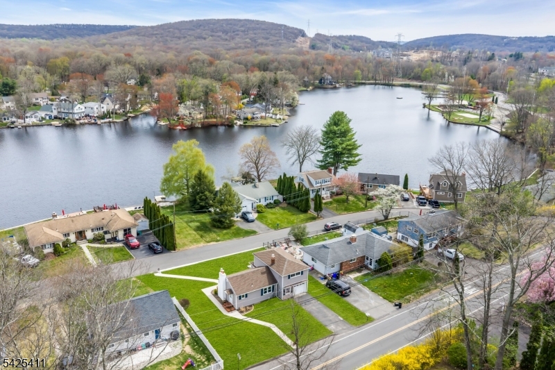 18 W Shawnee Trail Jefferson NJ 07885