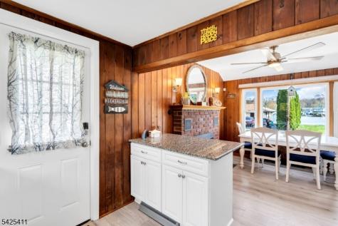 18 W Shawnee Trail Jefferson NJ 07885