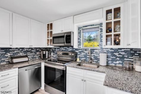 18 W Shawnee Trail Jefferson NJ 07885