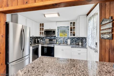 18 W Shawnee Trail Jefferson NJ 07885