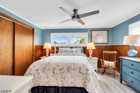 18 W Shawnee Trail Jefferson NJ 07885