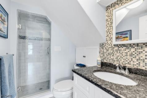 18 W Shawnee Trail Jefferson NJ 07885