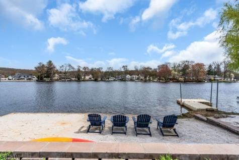 18 W Shawnee Trail Jefferson NJ 07885