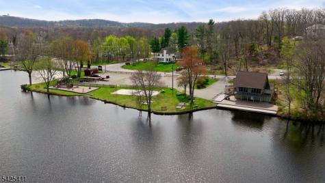 18 W Shawnee Trail Jefferson NJ 07885