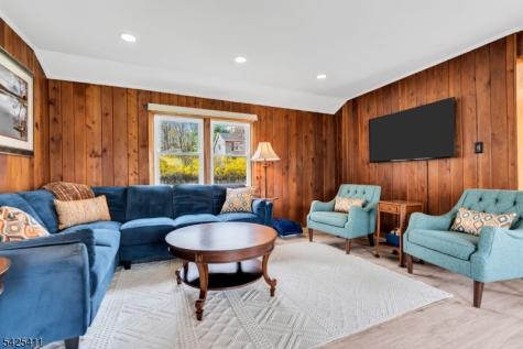 18 W Shawnee Trail Jefferson NJ 07885