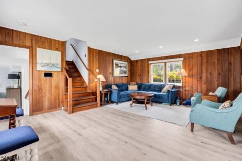 18 W Shawnee Trail Jefferson NJ 07885