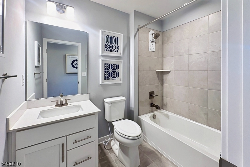 2 Redwood Run Mansfield NJ 07865