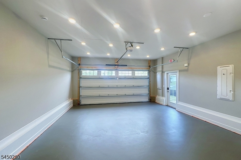 2 Redwood Run Mansfield NJ 07865