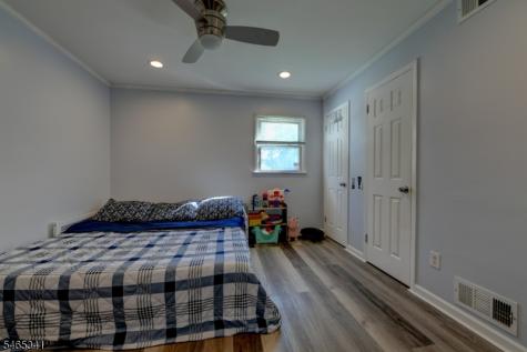 5 Dari Court Lincoln Park NJ 07035