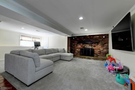 5 Dari Court Lincoln Park NJ 07035