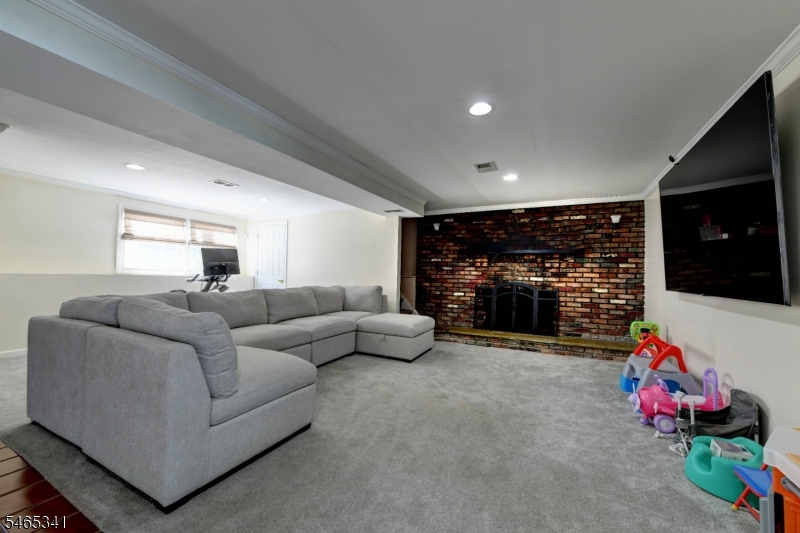 5 Dari Court Lincoln Park NJ 07035