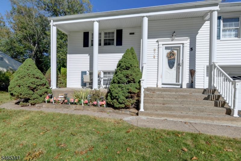5 Dari Court Lincoln Park NJ 07035
