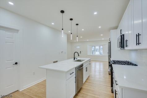 418 E 5th Avenue Roselle NJ 07203