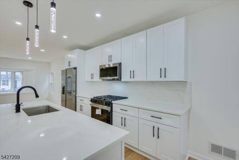 418 E 5th Avenue Roselle NJ 07203