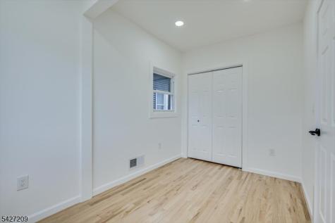 418 E 5th Avenue Roselle NJ 07203