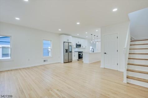 418 E 5th Avenue Roselle NJ 07203