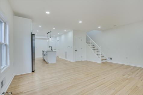 418 E 5th Avenue Roselle NJ 07203