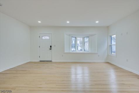 418 E 5th Avenue Roselle NJ 07203
