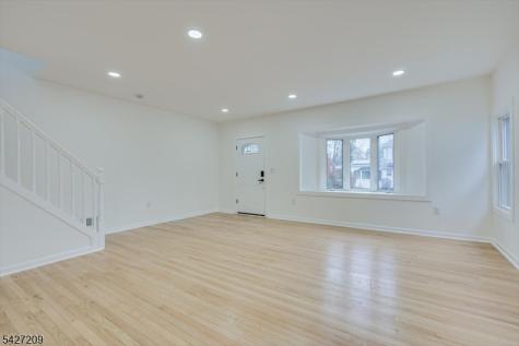 418 E 5th Avenue Roselle NJ 07203