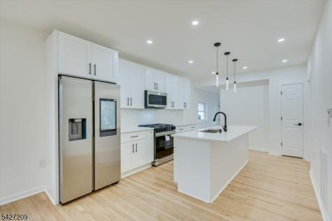 418 E 5th Avenue Roselle NJ 07203