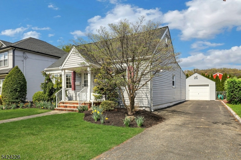 16 Maple Hill Road Clifton NJ 07013