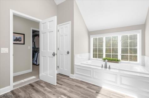 11 Huntington Drive Clinton NJ 08801
