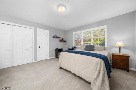 11 Huntington Drive Clinton NJ 08801