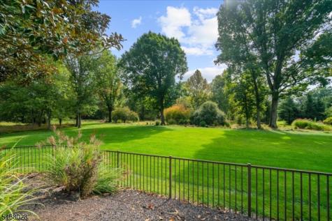 11 Huntington Drive Clinton NJ 08801