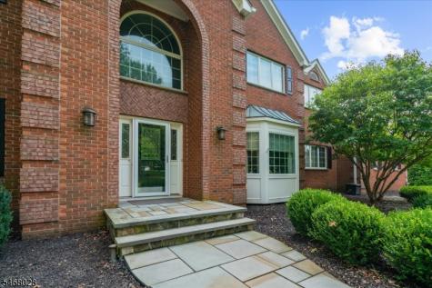11 Huntington Drive Clinton NJ 08801