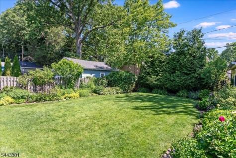 11 Windsor Place Montclair NJ 07043