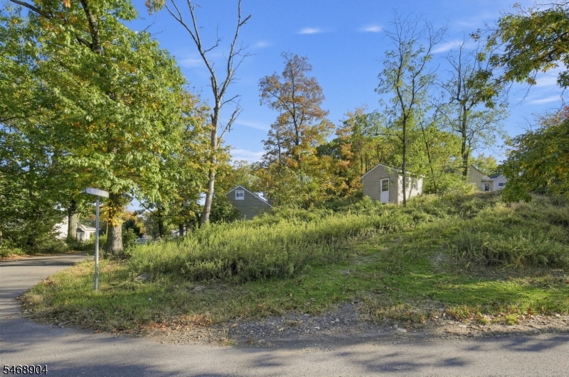32 Northwestern Trail Hopatcong NJ 07843