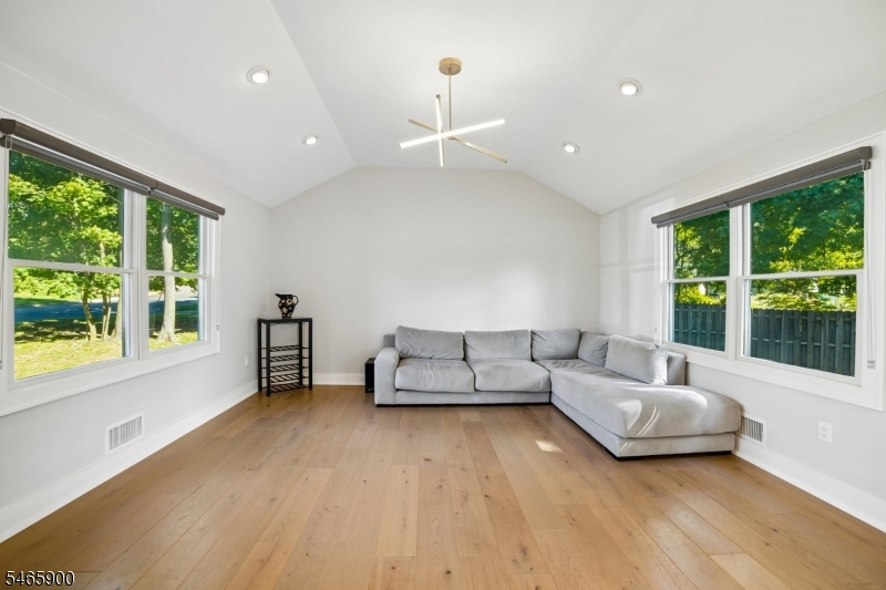 20 Emerson Drive Livingston NJ 07039