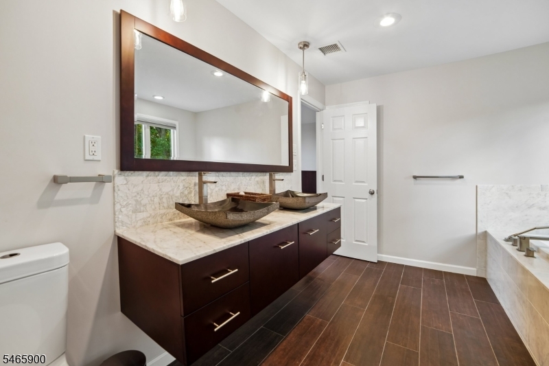 20 Emerson Drive Livingston NJ 07039