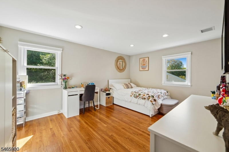 20 Emerson Drive Livingston NJ 07039
