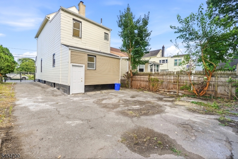 359 S 18th Street Newark NJ 07103