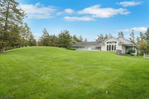 35 Ski Hill Drive Bedminster NJ 07921