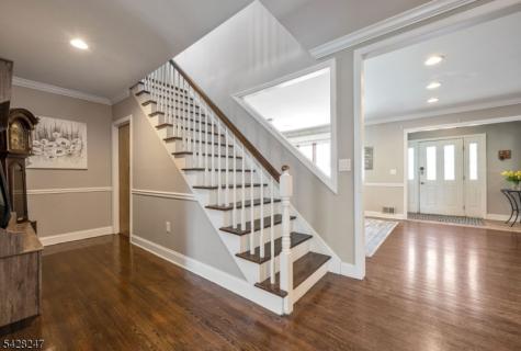 530 5TH Avenue Lyndhurst NJ 07071
