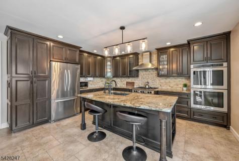 530 5TH Avenue Lyndhurst NJ 07071