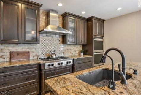 530 5TH Avenue Lyndhurst NJ 07071