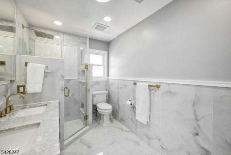 530 5TH Avenue Lyndhurst NJ 07071