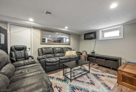 530 5TH Avenue Lyndhurst NJ 07071