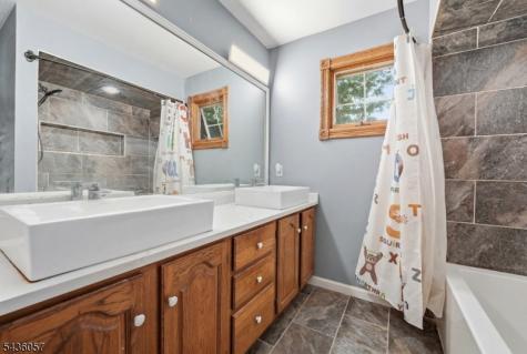 4 Meadow Oak Drive Frelinghuysen NJ 07825