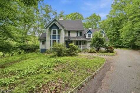 4 Meadow Oak Drive Frelinghuysen NJ 07825