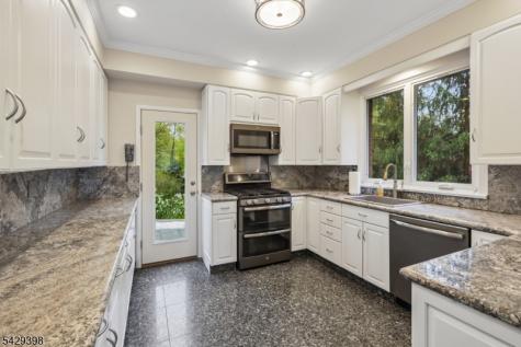 536 Illingworth Avenue Englewood NJ 07631