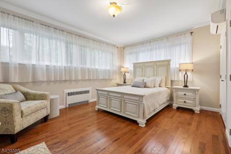 536 Illingworth Avenue Englewood NJ 07631