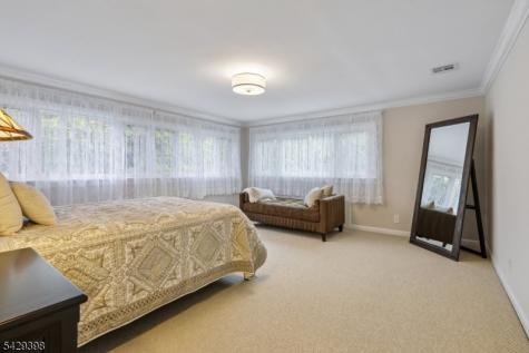 536 Illingworth Avenue Englewood NJ 07631