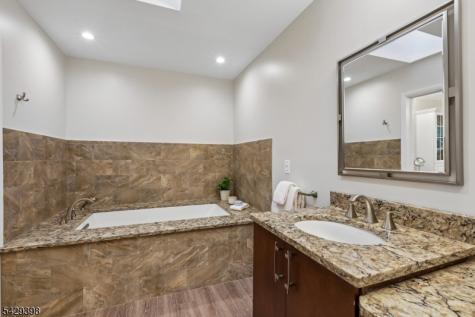 536 Illingworth Avenue Englewood NJ 07631